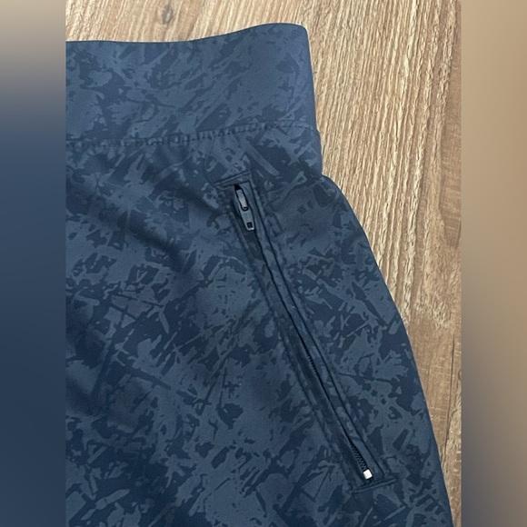 Orvis Women's Embossed Pull On Skort Inner Short Size Large Navy Blue - Picture 3 of 6